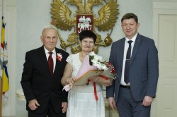 Сергей Ладанов поздравил супругов Бондаревых с 55-летием совместной жизни